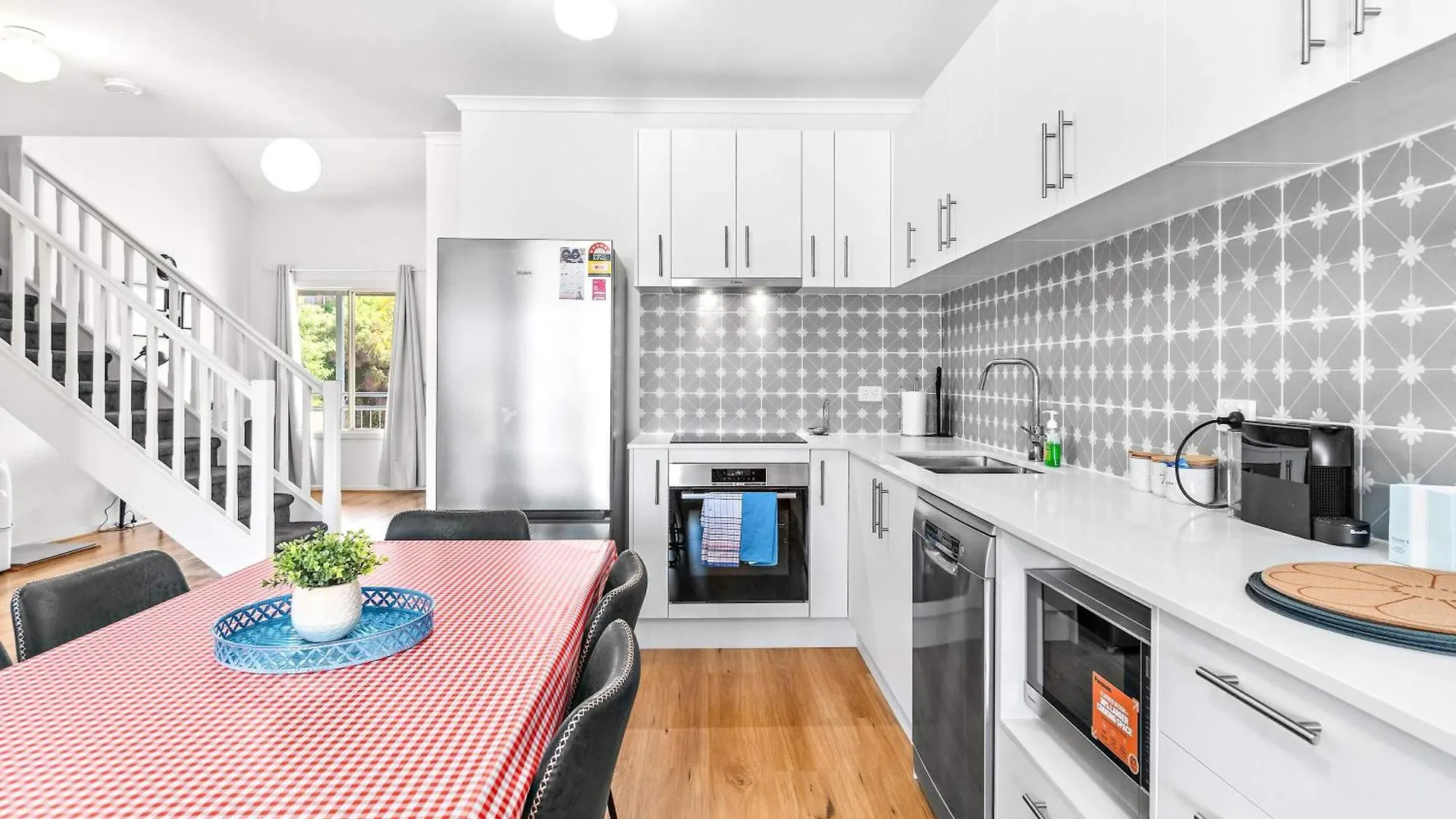 Urban Luxe Retreat Spacious 3Br Haven In Adelaide Cbd