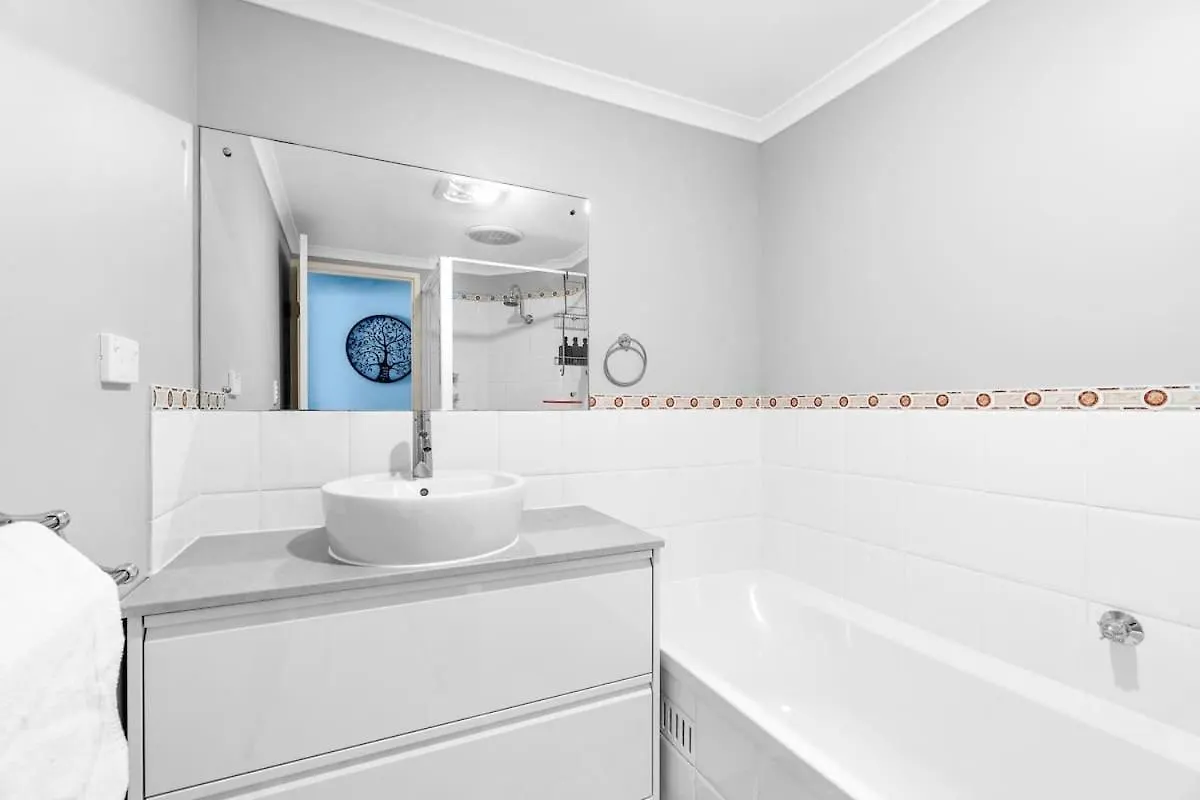 Urban Luxe Retreat Spacious 3Br Haven In Adelaide Cbd 0*,  Avustralya