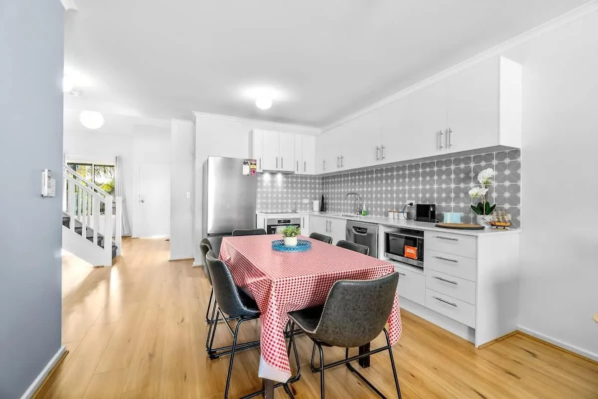Daire Urban Luxe Retreat Spacious 3Br Haven In Adelaide Cbd
