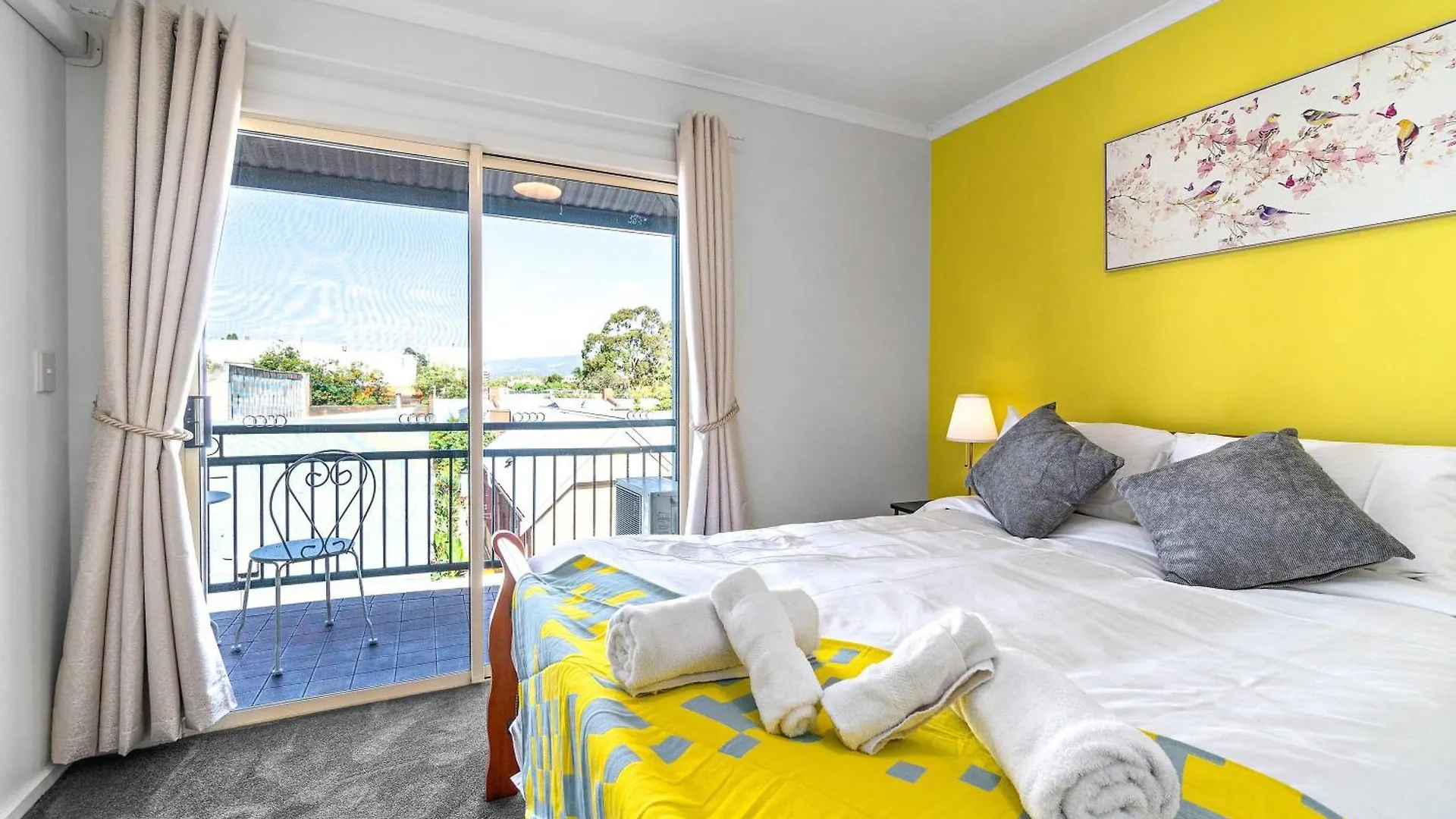 Lägenhet Urban Luxe Retreat Spacious 3Br Haven In Adelaide Cbd