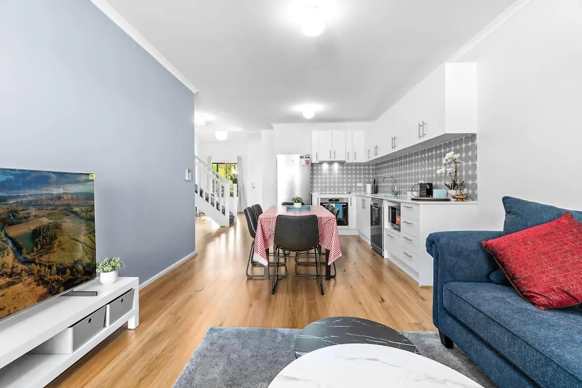 Urban Luxe Retreat Spacious 3Br Haven In Adelaide Cbd 0*,  Australien