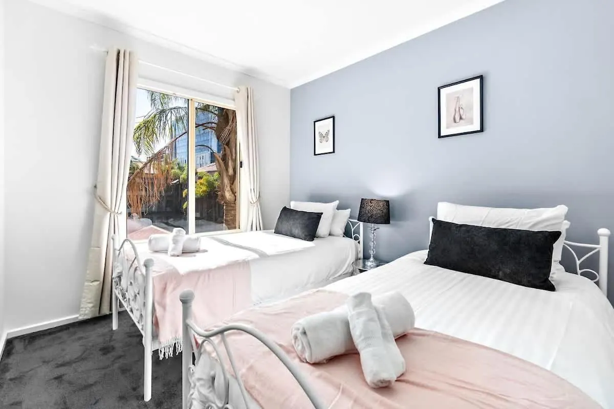 Urban Luxe Retreat Spacious 3Br Haven In Adelaide Cbd Lägenhet